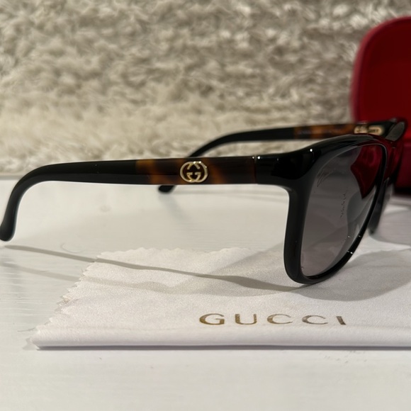 Authentic Gucci Rectangle Sunglasses! Model: GG 3613 - Picture 5 of 16